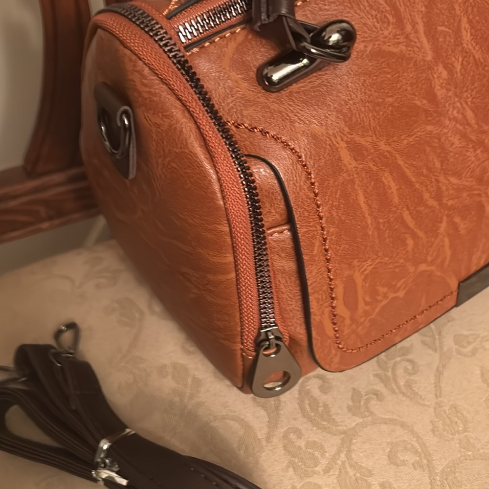 Retro Boston Barrel Bag - Picture 5 of 9
